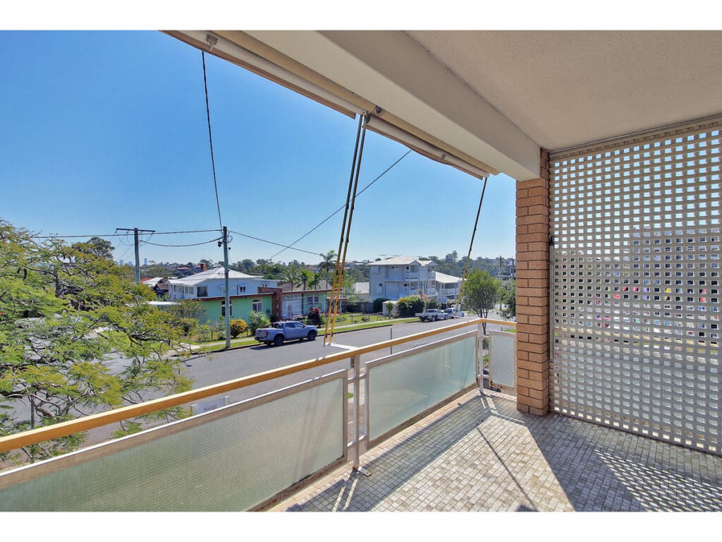 1/14 Crump Street, Holland Park West - Thumbnail 4