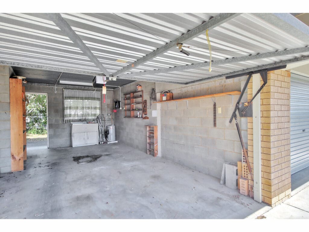 1/14 Crump Street, Holland Park West - Thumbnail 2