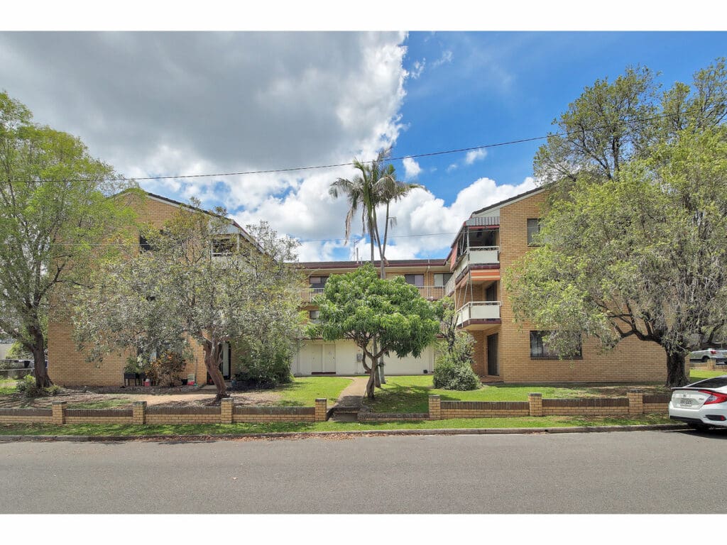 2/125 Waverley Street, Annerley - Thumbnail 3
