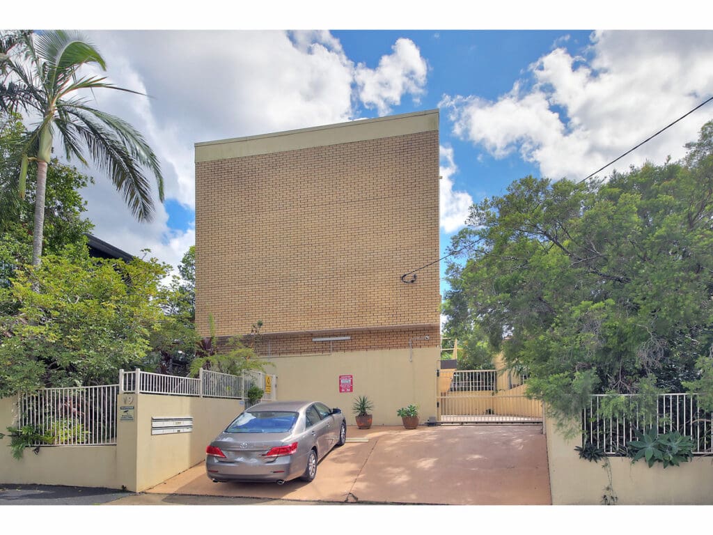 1/19 Wilton Street, Woolloongabba - Thumbnail 2