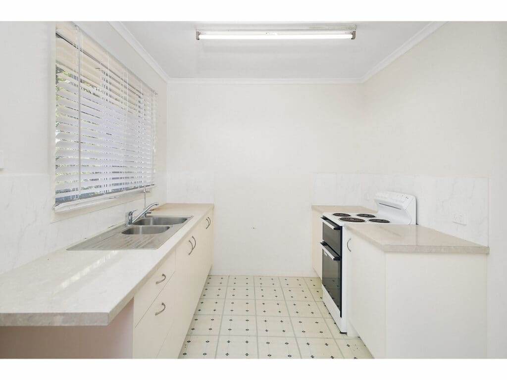 21-23 Palm Grove Avenue, Tamborine Mountain - Thumbnail 3