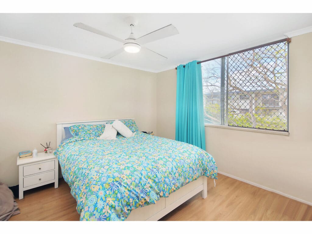 4/30 Walter Street, Holland Park West - Thumbnail 4