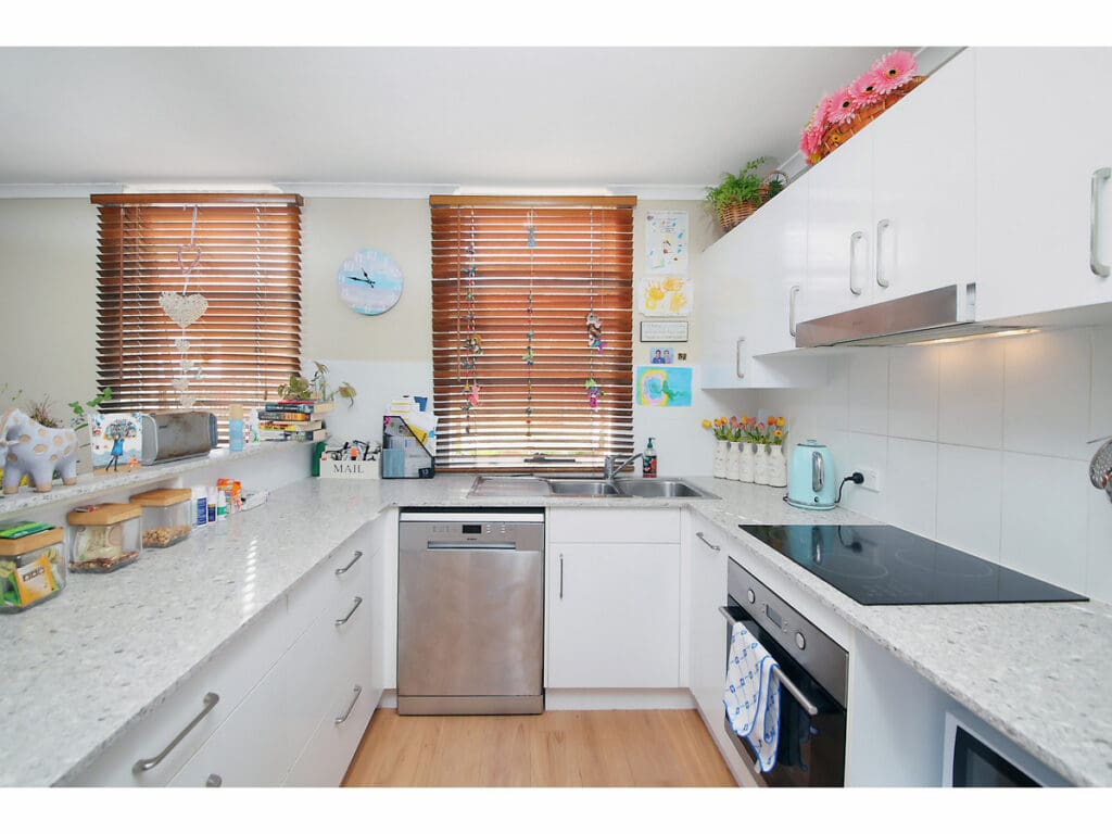 4/30 Walter Street, Holland Park West - Thumbnail 7