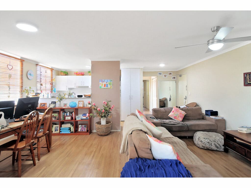 4/30 Walter Street, Holland Park West - Thumbnail 8