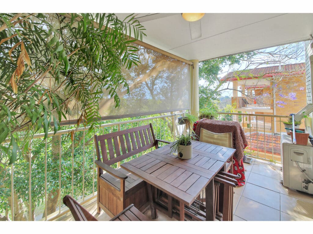 4/30 Walter Street, Holland Park West - Thumbnail 3