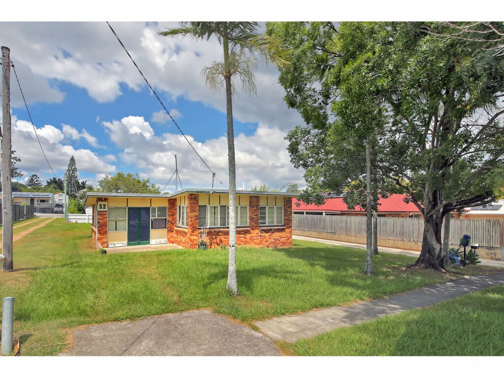52 Harlen Road, Salisbury - Thumbnail 2