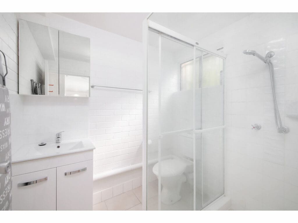 6/17 Logan Street, Greenslopes - Thumbnail 3