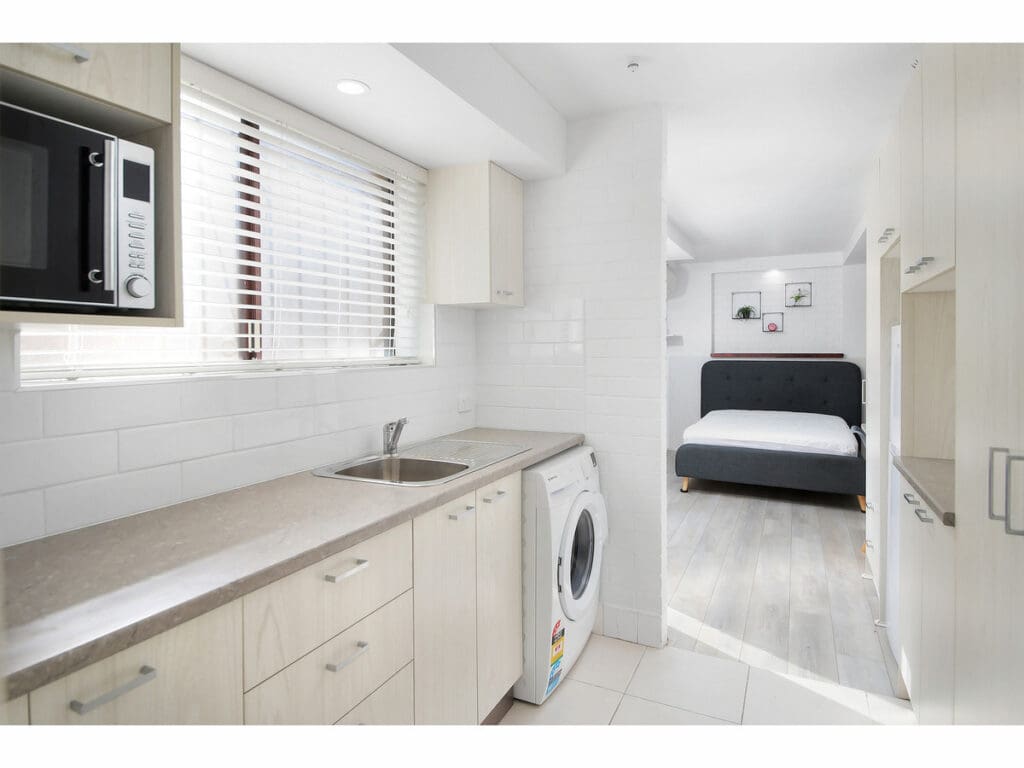 6/17 Logan Street, Greenslopes - Thumbnail 2