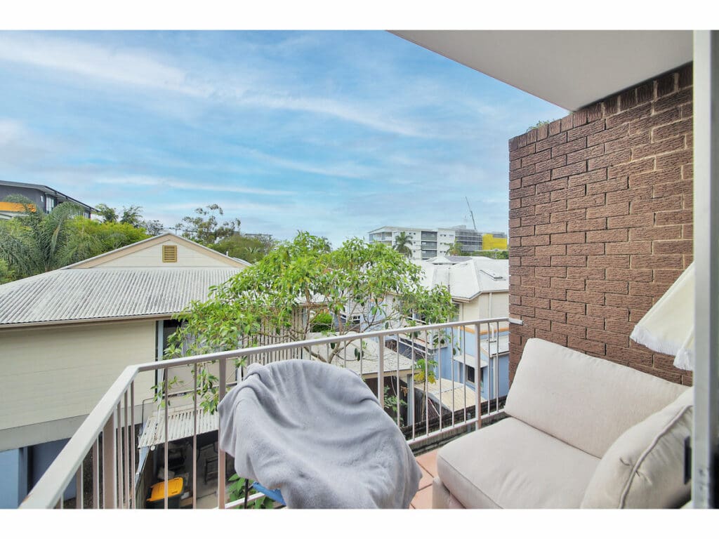 6/32 Hood Street, Sherwood - Thumbnail 4