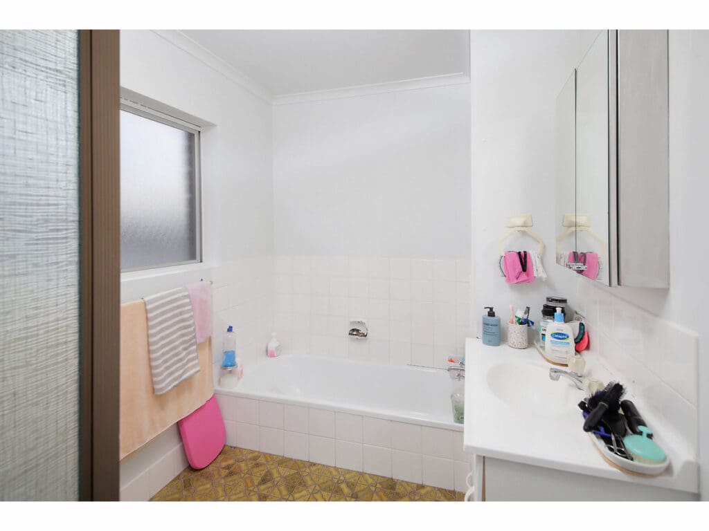 6/32 Hood Street, Sherwood - Thumbnail 7